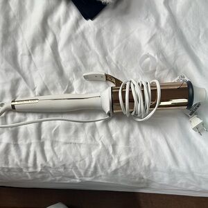 White and Gold Curling Iron